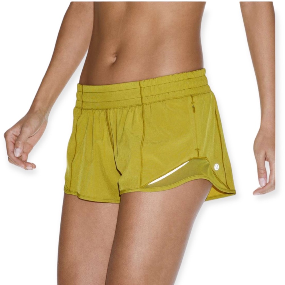 Lululemon Hotty Hot Short II 2.5" in Golden Lime Size 6